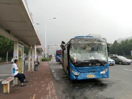 ���ϸ��»�չ���ĸ���������������ײ��ʮ�����˿����˾�ҽ - ˴�� - ��������ײ1_����.jpg